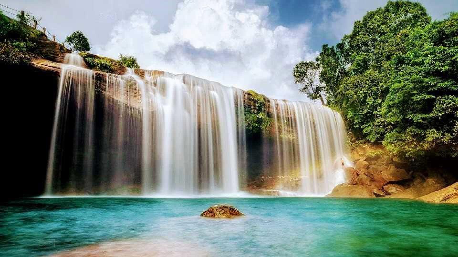 waterfall at meghalaya